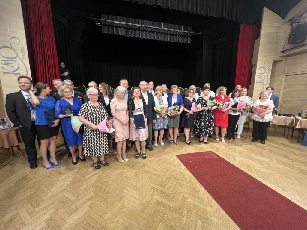 Kispestért oklevelet kapott az MTSZSZ Kispesti Nyugdíjas Szervezete az aktív munkájáért